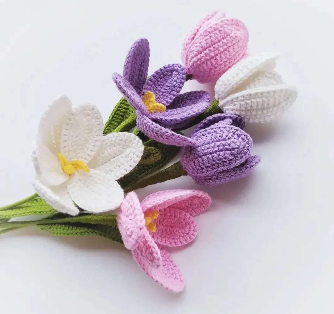 Crochet Flower Mirror on Stand